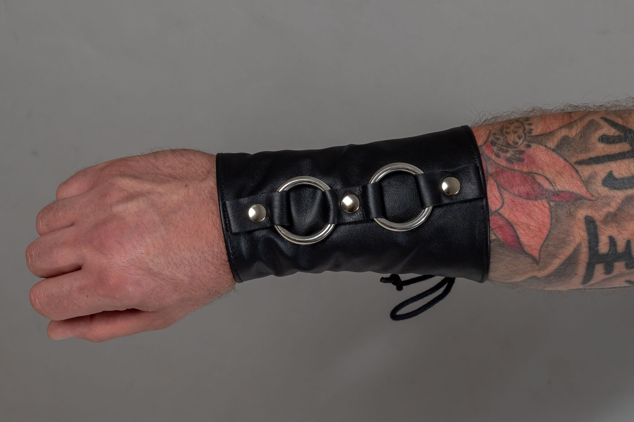 Bizonder - Armstuk met Ringen - Leer - Zwart