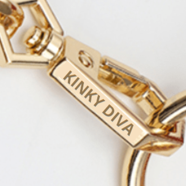 Kinky Diva - Arm Cuffs - Handboeien - BDSM - PU Leer - Zwart - Goud - Afbeelding 4